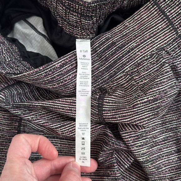 Lululemon Hotty Hot Short II *Long 4" - Picture 7 of 10